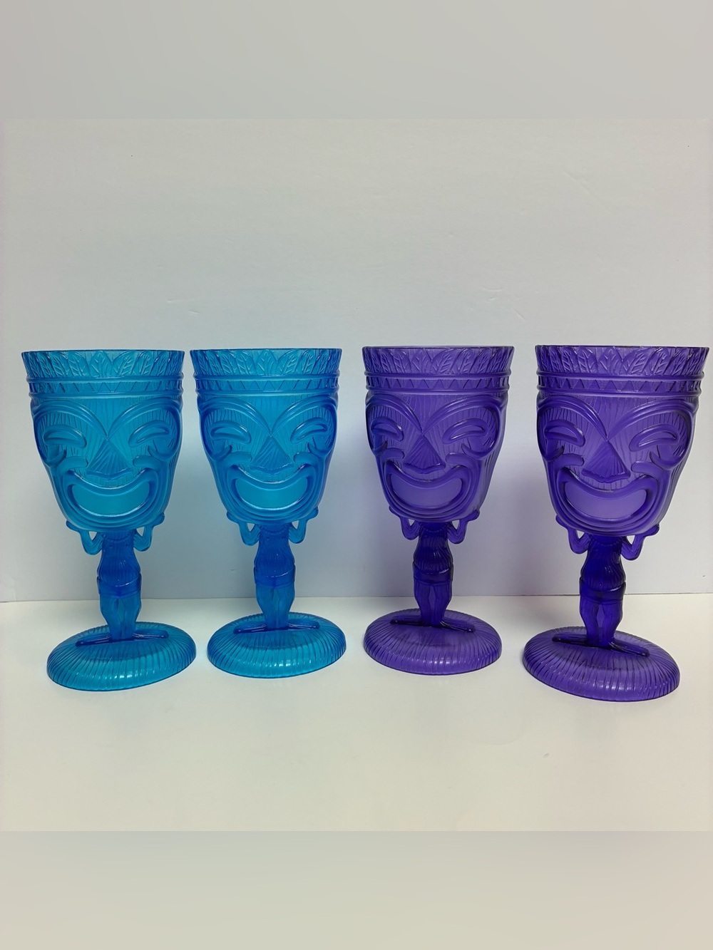Plastic TIKI Goblets Polynesian Hawaii Beach Party 2 Blue 2 Purple Set of 4
